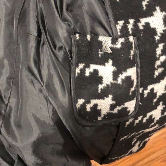 Houndstooth belted coat - Picture 3 of 5